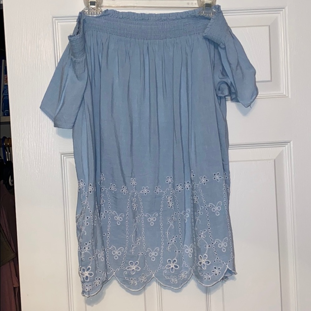 Off the shoulder very pretty top.